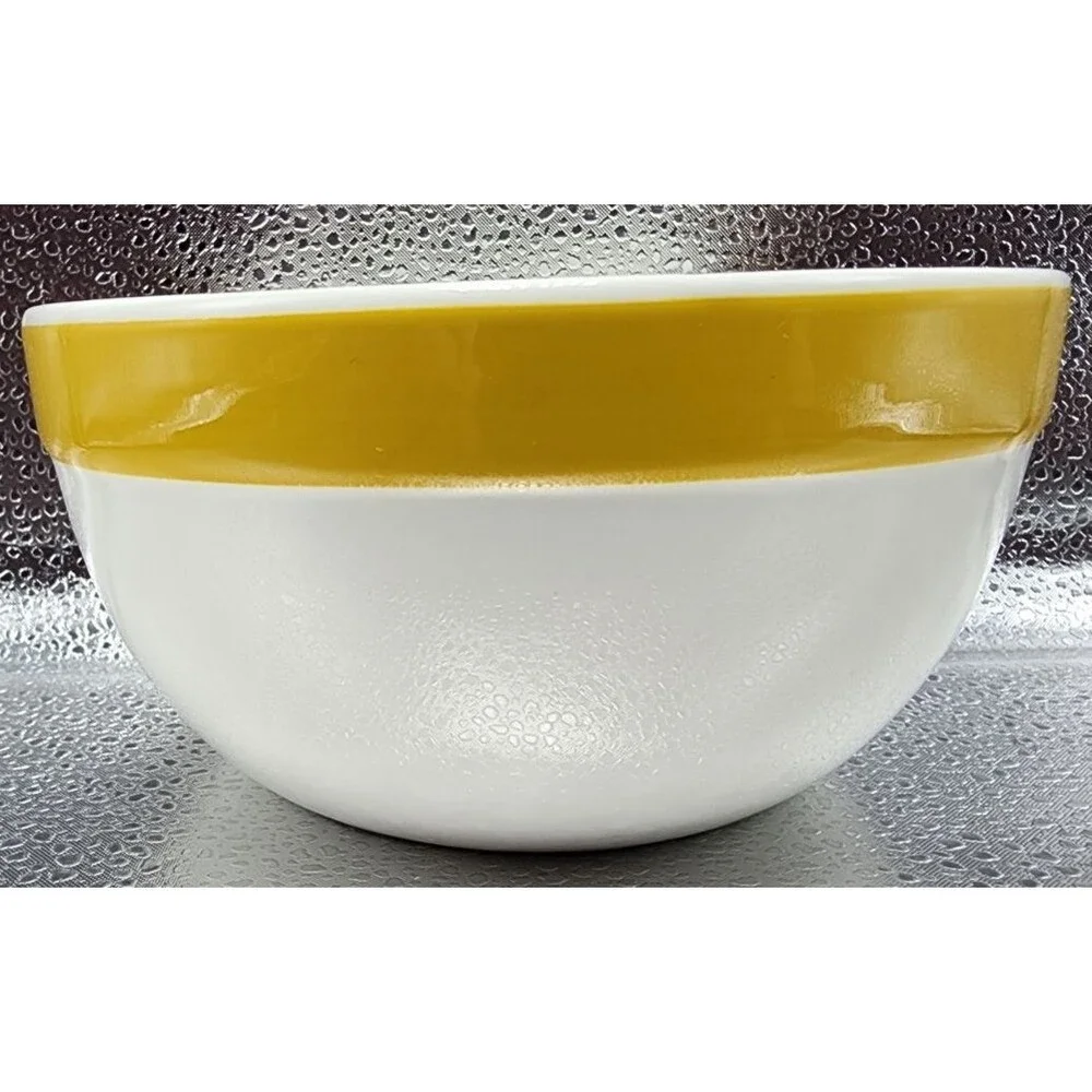 Williams-Sonoma Breakfast Bowl Soup/Cereal/Salad Yellow Rim